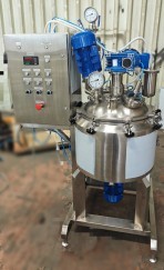 Reactor for ointments and creams with homogeniser 30 litres.